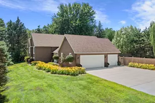9040 E Sunrise Cir, Eden Prairie, MN 55347 - Photo 3