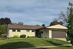 305 20th St NW, Austin, MN 55912 - Photo 1