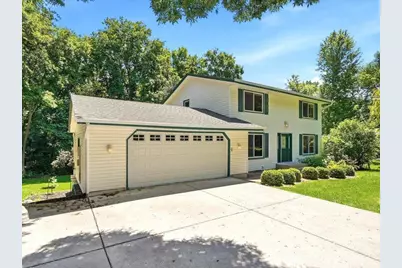 9331 Cedar Forest Road, Eden Prairie, MN 55347 - Photo 5