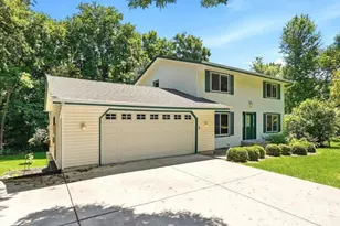 9331 Cedar Forest Rd, Eden Prairie, MN 55347 - Photo 5