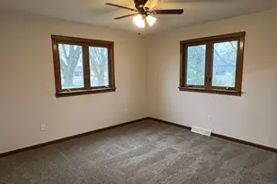 703 S 3rd St, Ellendale, MN 56026 - Photo 31