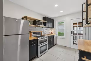 1069 Minnehaha Ave W, Saint Paul, MN 55104 - Photo 11