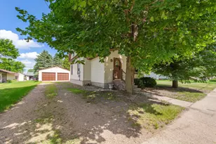 112 4th St S, Gaylord, MN 55334 - Photo 1
