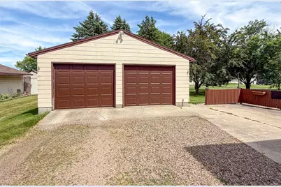 112 4th Street S, Gaylord, MN 55334 - Photo 3
