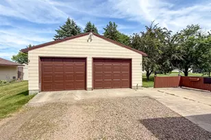 112 4th St S, Gaylord, MN 55334 - Photo 3