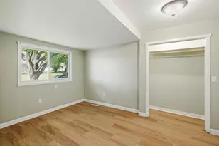 104 N Secor St, Bricelyn, MN 56014 - Photo 9