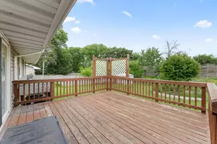 557 Cheri Ln NE, Fridley, MN 55421 - Photo 5