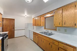 557 Cheri Ln NE, Fridley, MN 55421 - Photo 9
