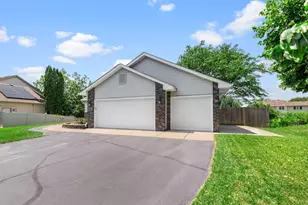 4629 Weston Hills Dr, Eagan, MN 55123 - Photo 11