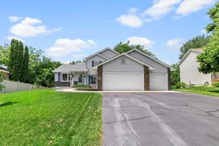 4629 Weston Hills Dr, Eagan, MN 55123 - Photo 9