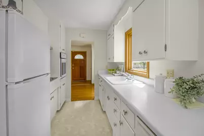 1957 Payne Avenue, Maplewood, MN 55117 - Photo 5