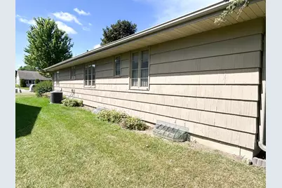 1010 S Shore Drive, Worthington, MN 56187 - Photo 9
