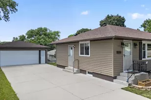 1525 11th Ave NE, Rochester, MN 55906 - Photo 3