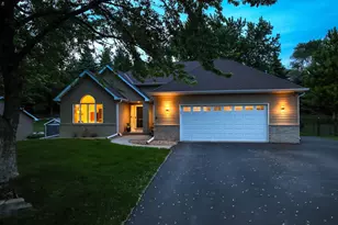 1104 Falls Curve, Chaska, MN 55318 - Photo 3