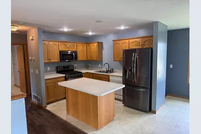 445 Maryland Street NW, Hutchinson, MN 55350 - Photo 5