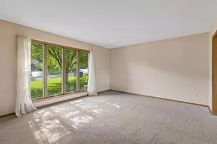 7885 Kingsview Ln N, Maple Grove, MN 55311 - Photo 17