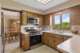 7885 Kingsview Ln N, Maple Grove, MN 55311 - Photo 11