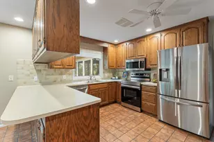8753 Walton Oaks Dr, Bloomington, MN 55438 - Photo 9
