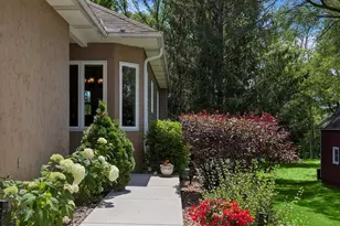 16847 Terrey Pine Dr, Eden Prairie, MN 55347 - Photo 7