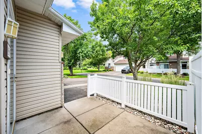 8581 Cortland Road, Eden Prairie, MN 55344 - Photo 3