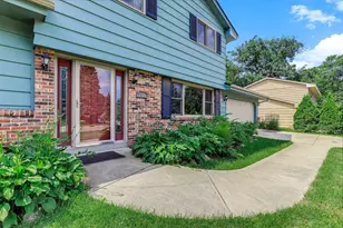 7033 Courtly Rd, Woodbury, MN 55125 - Photo 3