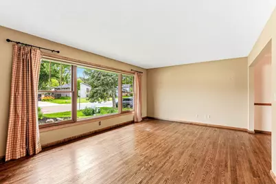 7033 Courtly Road, Woodbury, MN 55125 - Photo 5