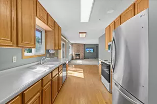 4212 Desoto St, Vadnais Heights, MN 55127 - Photo 13