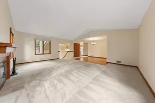 435 Fontaine Ct, Woodbury, MN 55125 - Photo 9