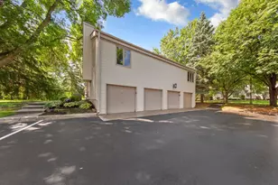 435 Fontaine Ct, Woodbury, MN 55125 - Photo 5