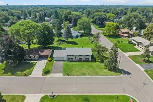 2162 Maple Ln E, Maplewood, MN 55109 - Photo 47