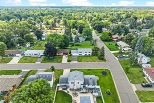 2162 Maple Ln E, Maplewood, MN 55109 - Photo 31