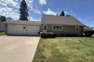 702 Glenview Dr, Albert Lea, MN 56007 - Photo 1