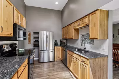 3921 Minnewashta Court, Chanhassen, MN 55331 - Photo 9