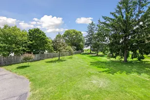 3921 Minnewashta Ct, Chanhassen, MN 55331 - Photo 31