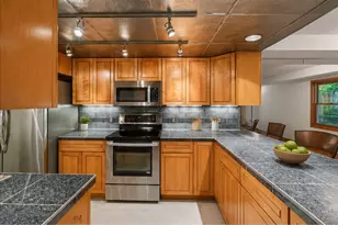 18661 Clear View Ct, Minnetonka, MN 55345 - Photo 3