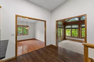 1306 Berry Ridge Rd, Eagan, MN 55123 - Photo 17