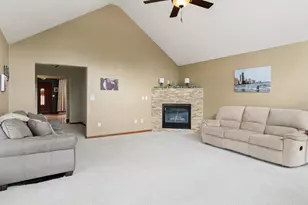512 S 1st St, La Crescent, MN 55947 - Photo 7
