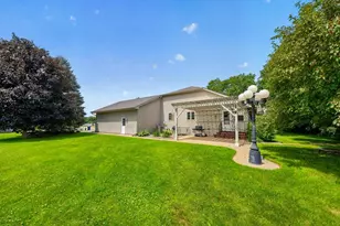 26 Garden Ct, Lake City, MN 55041 - Photo 7