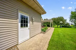 26 Garden Ct, Lake City, MN 55041 - Photo 3
