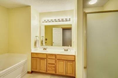 906 Village Parkway, Circle Pines, MN 55014 - Photo 15