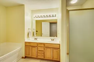 906 Village Pkwy, Circle Pines, MN 55014 - Photo 15