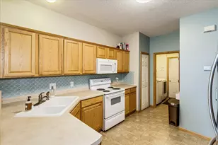 906 Village Pkwy, Circle Pines, MN 55014 - Photo 9