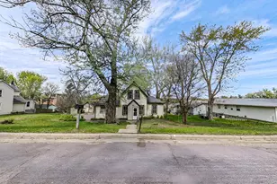 320 N 3rd St, Le Sueur, MN 56058 - Photo 1