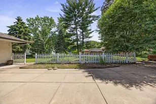 6177 Upper 48th St N, Oakdale, MN 55128 - Photo 19