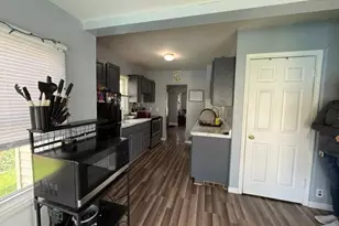 987 Lawson Ave E, Saint Paul, MN 55106 - Photo 5