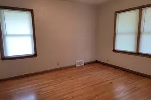 985 Bradley St, Saint Paul, MN 55130 - Photo 9
