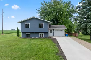 647 2nd St NE, Blooming Prairie, MN 55917 - Photo 1