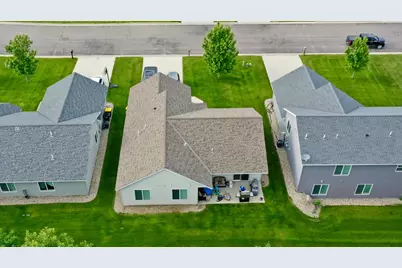 1633 18th Avenue NW, Willmar, MN 56201 - Photo 3
