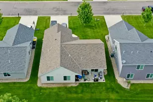 1633 18th Ave NW, Willmar, MN 56201 - Photo 3