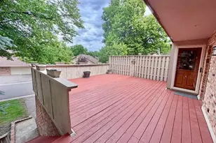 2111 Kings Valley Rd W, Golden Valley, MN 55427 - Photo 9